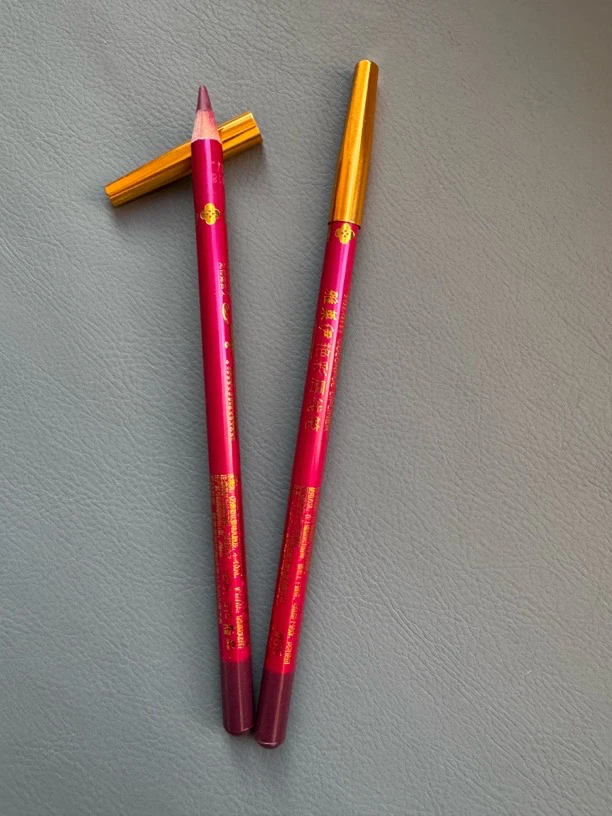 雅莱伊艳彩唇线笔
