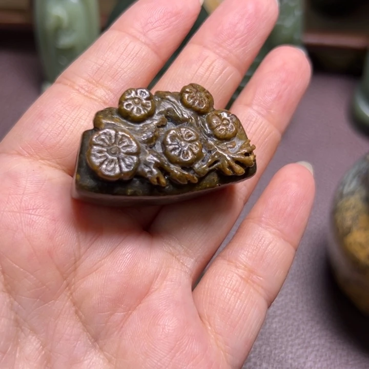 颈饰未镶嵌岫岩河磨玉（透闪石质玉）