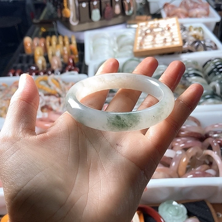 平***生石英质玉未镶嵌手镯