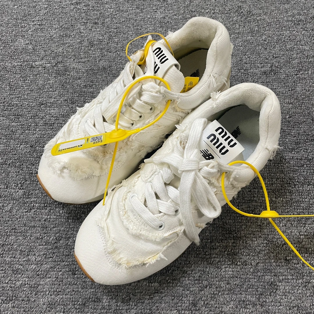 95新 MIU MIU/缪缪 NB 574 系带圆头低帮生活休闲鞋36 4068