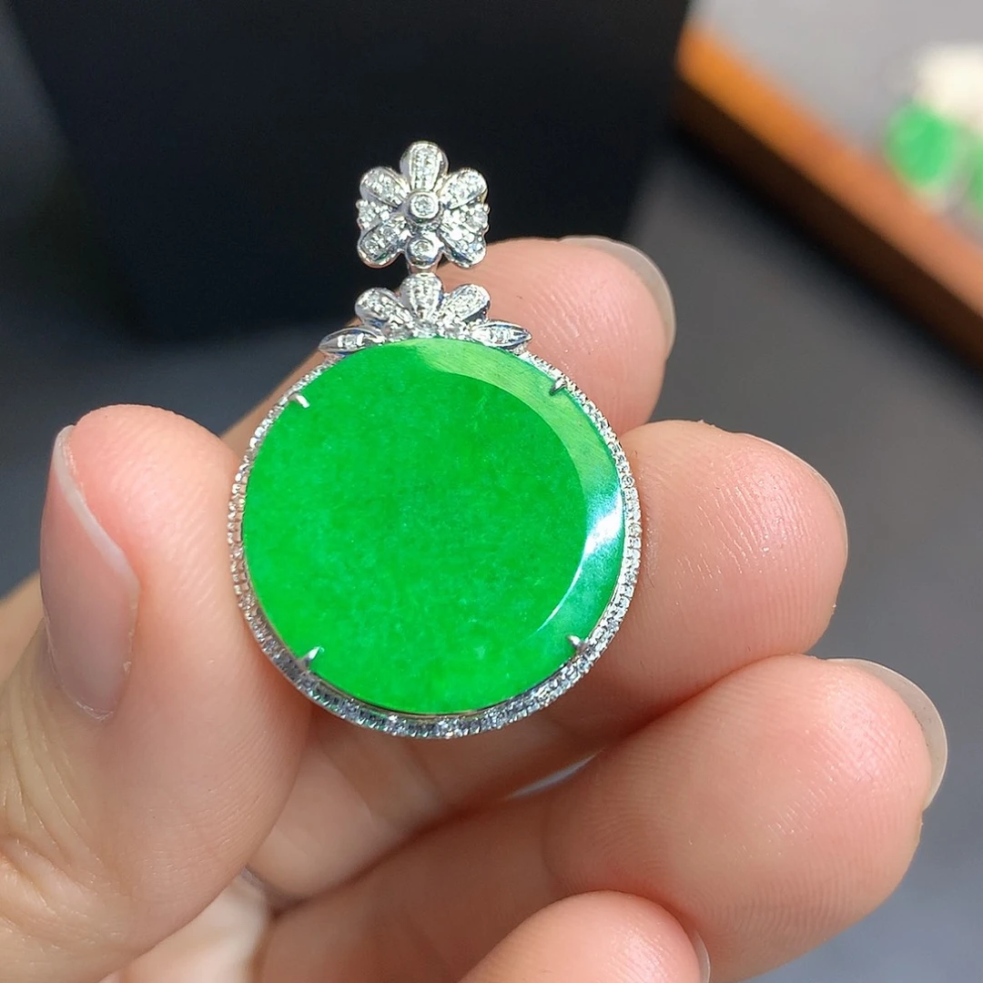 翡翠吊坠(不含链)18K金镶嵌