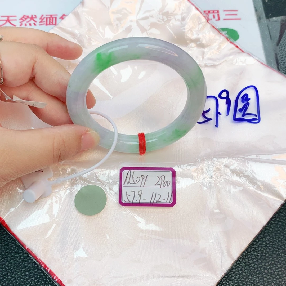 翡翠手镯未镶嵌缅甸翡翠