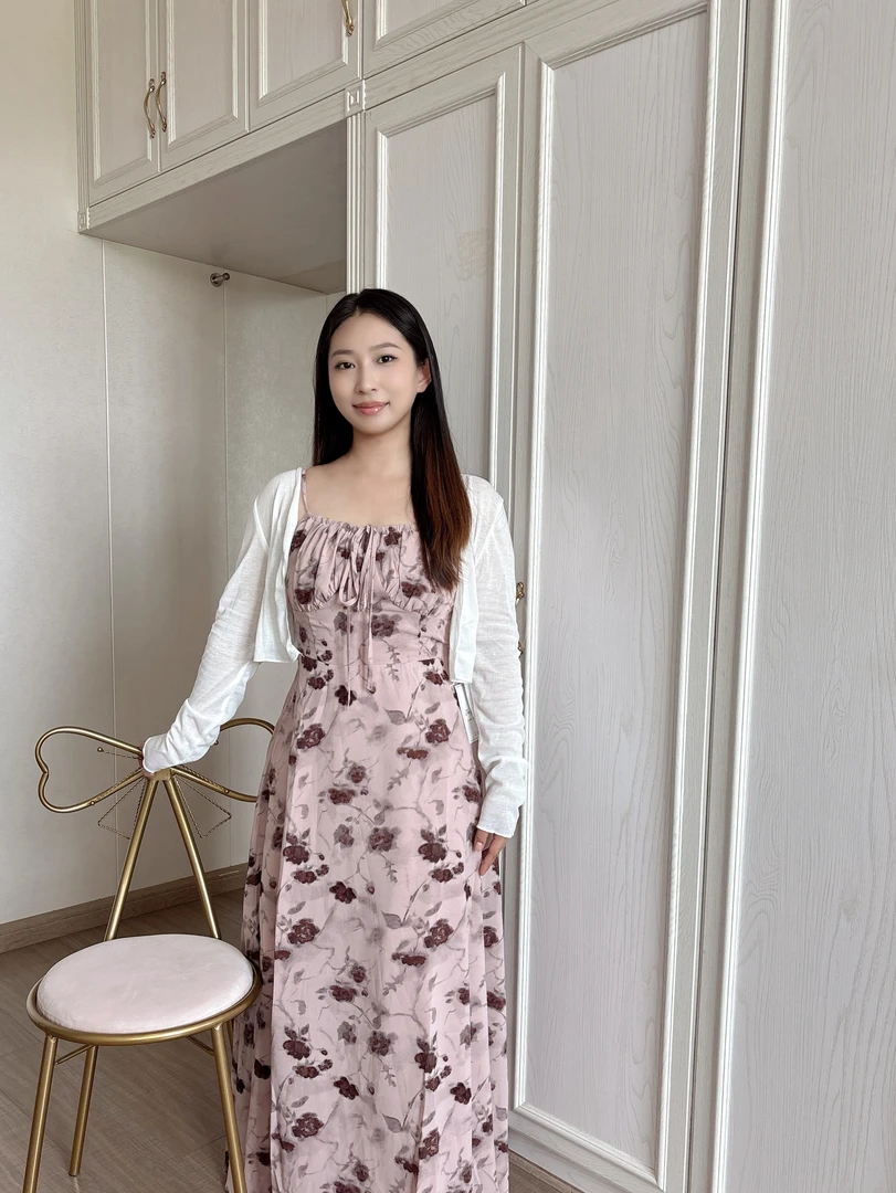 【周盼盼】白色冰丝配吊带裙外搭小坎肩透气针织开衫