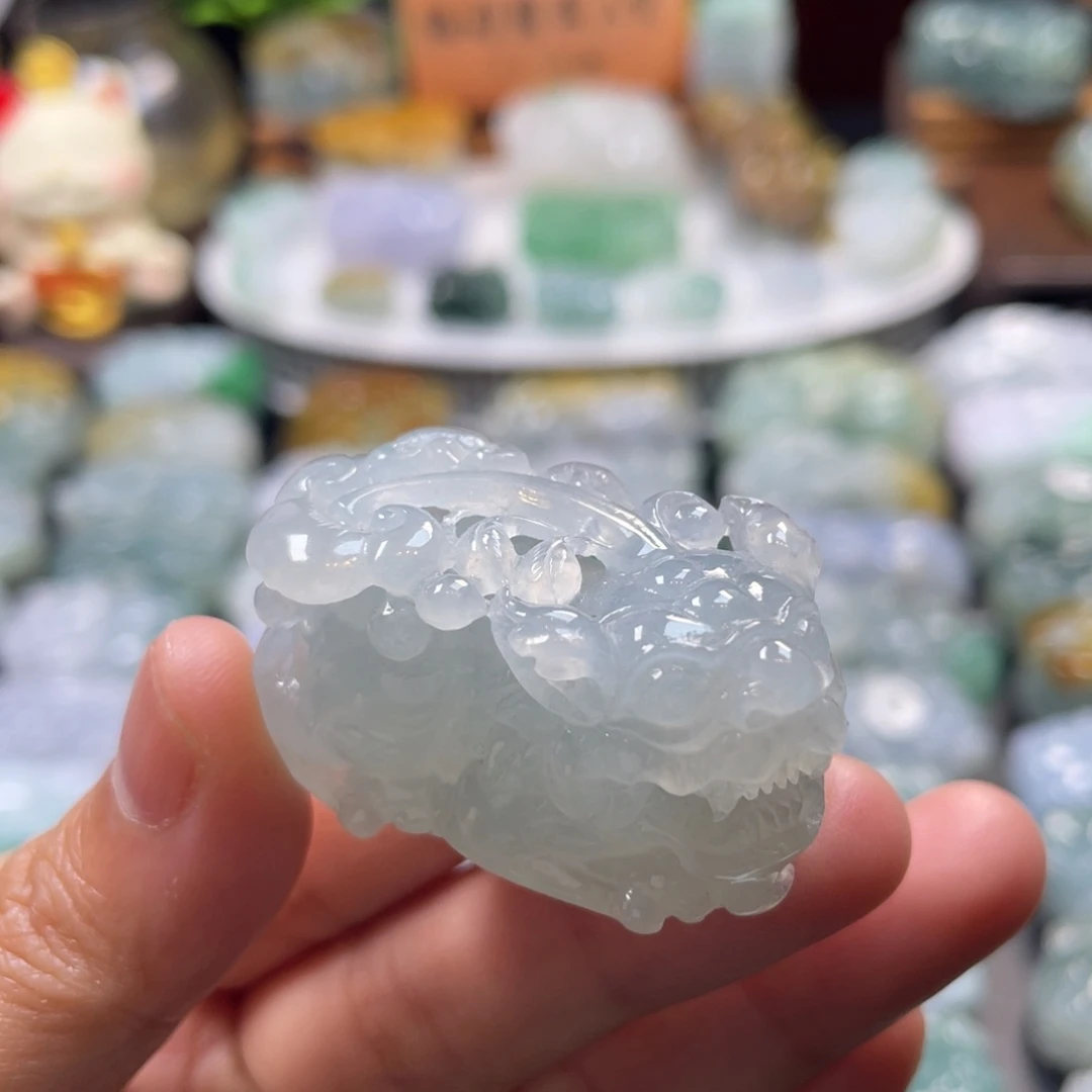 翡翠未镶嵌颈饰貔貅
