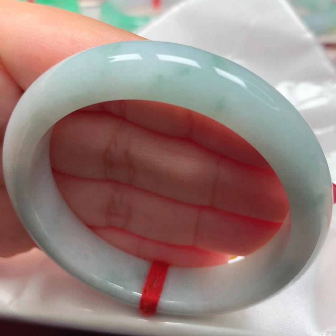 翡翠未镶嵌手镯23百元快乐