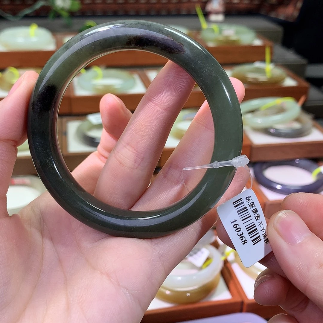 和田玉未镶嵌手镯58