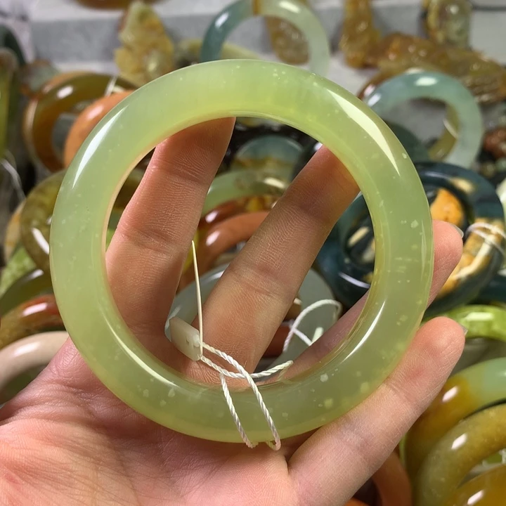 岫玉未镶嵌手镯辽阳