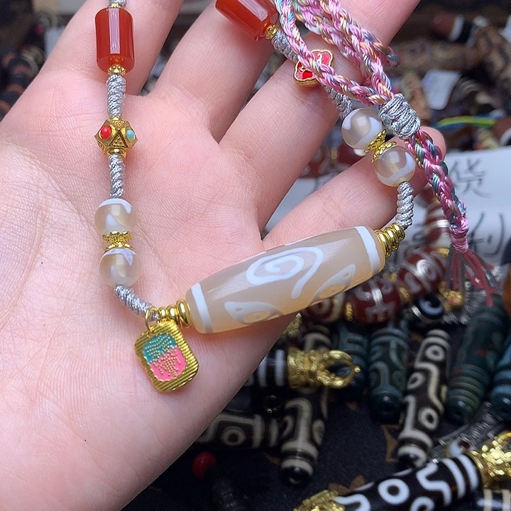 未镶嵌发一个玛瑙/玉髓