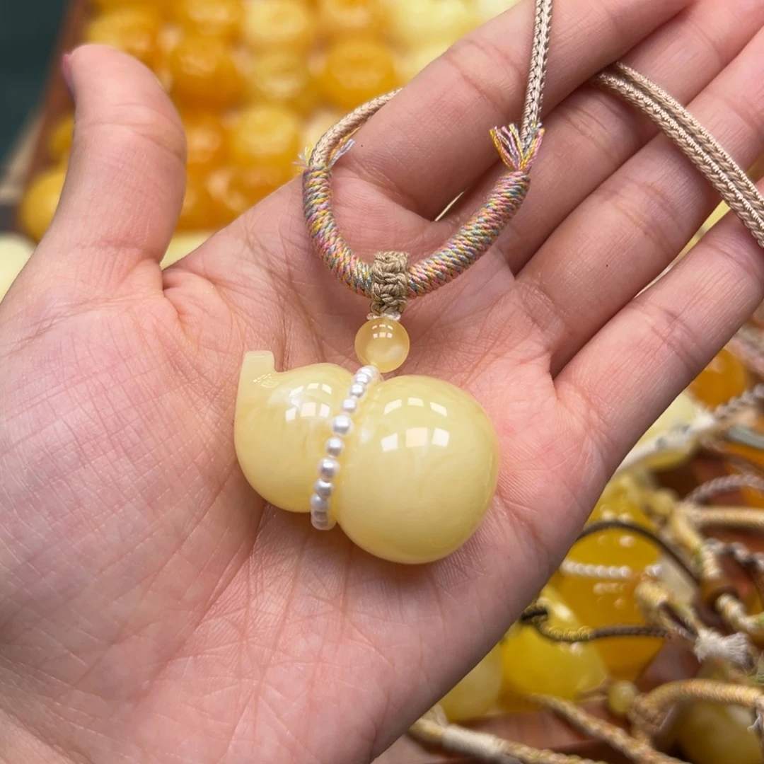 琥珀未镶嵌颈饰蜜蜡