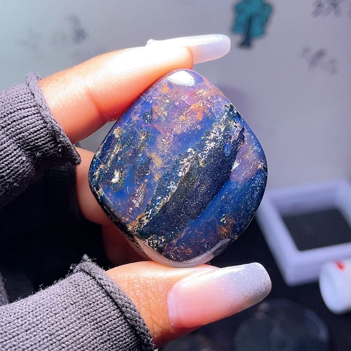 琥珀裸石未镶嵌！