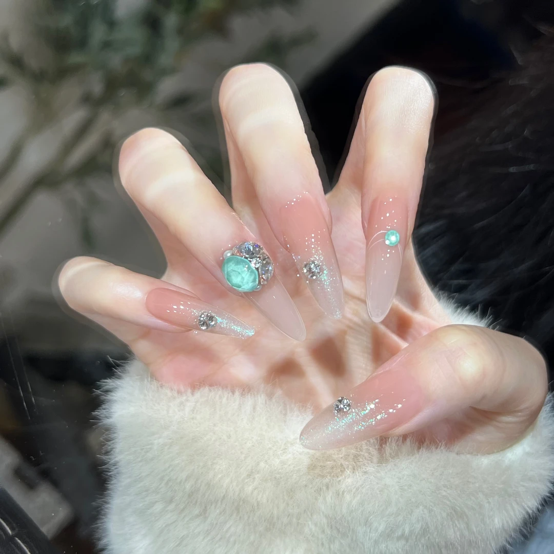 本宫指义【正810/施华】穿戴甲 底色：粉08反渐变腮红