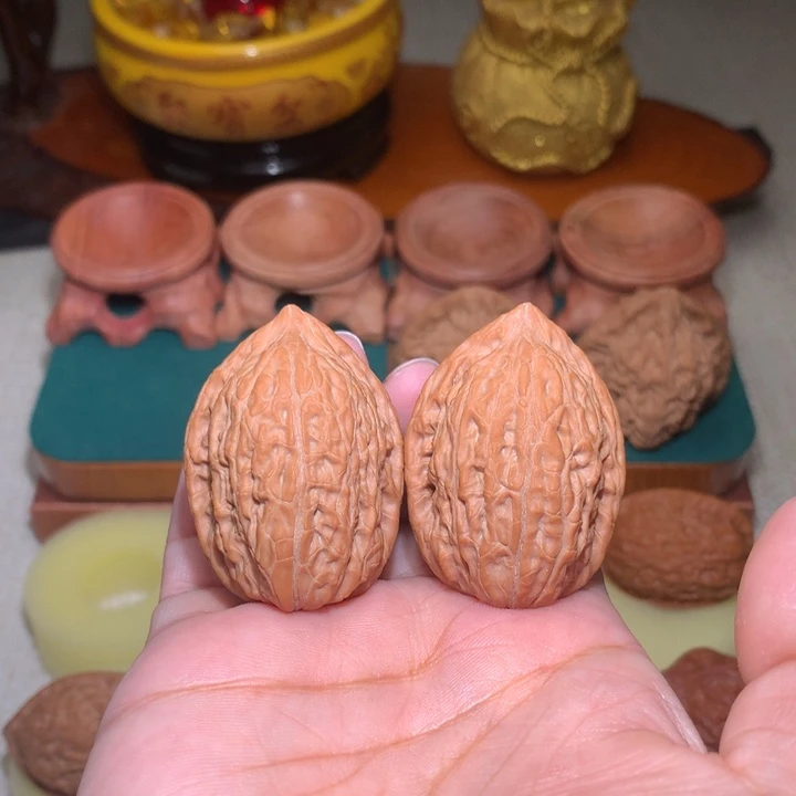 文玩核桃把件火*兽凤纹柳叶鸡心