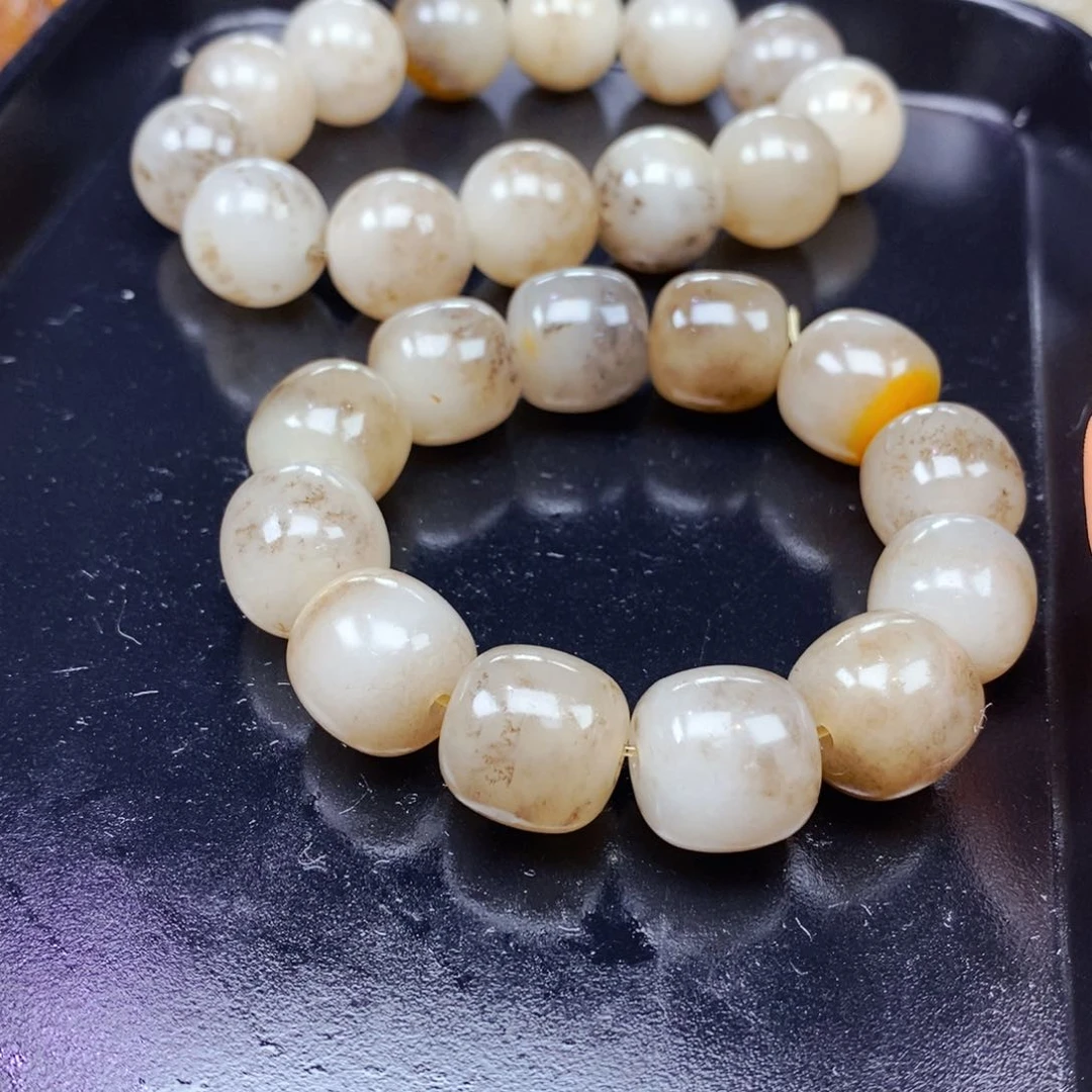 石英质玉（黄龙玉）未镶嵌颈饰