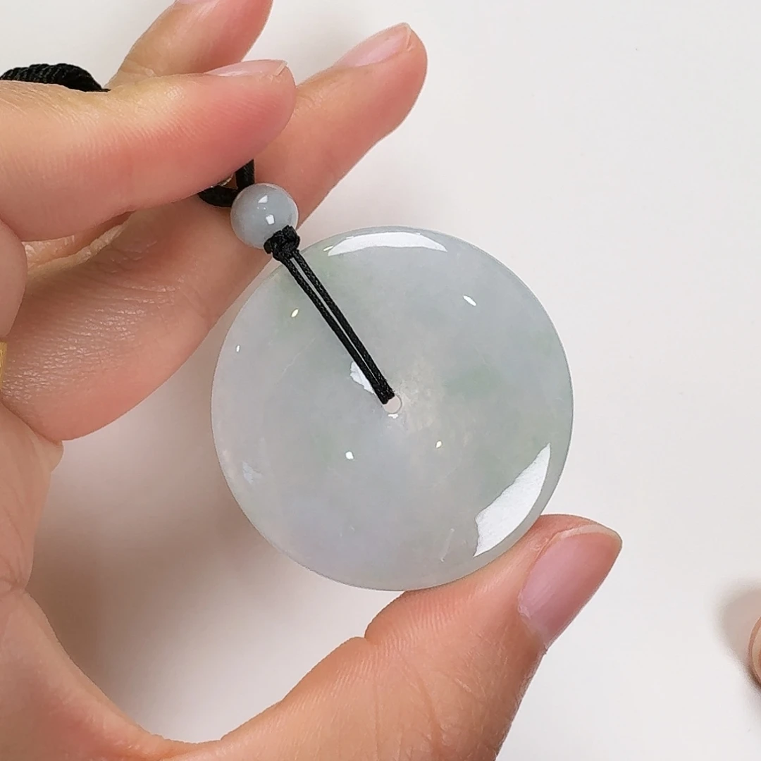 翡翠颈饰未镶嵌平安扣