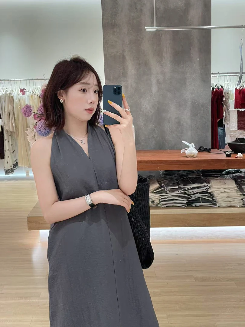 YPP!【爱琴灰调】夏季无袖纯色宽松度假风慵懒气质V领挂脖连衣裙