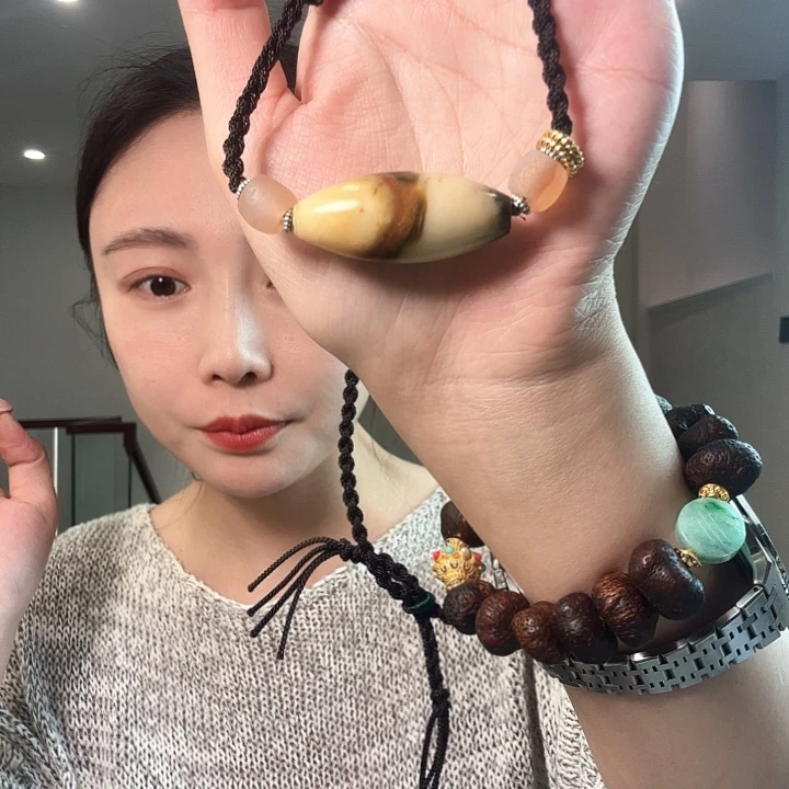 未镶嵌蛇纹石玉颈饰