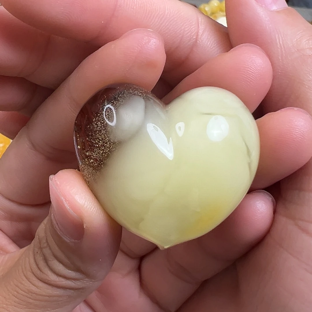 青***心裸石蜜蜡未镶嵌琥珀