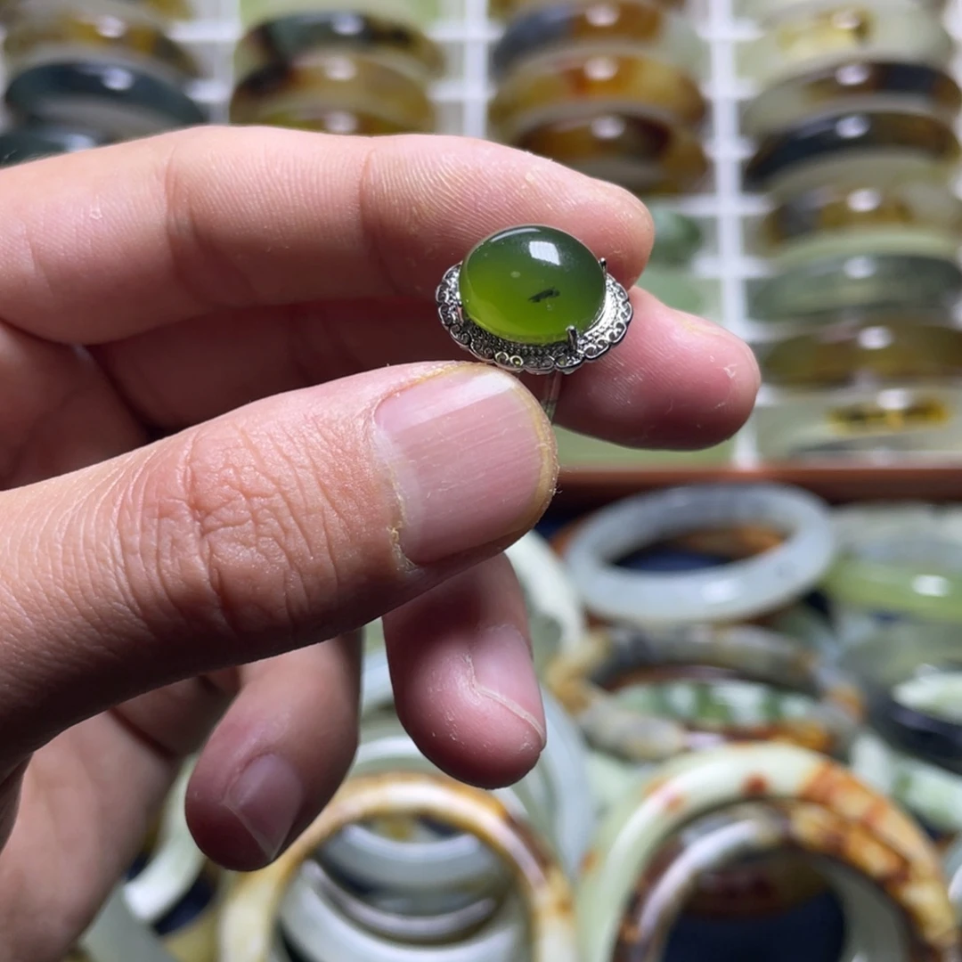 透闪石-蛇纹石玉未镶嵌手镯