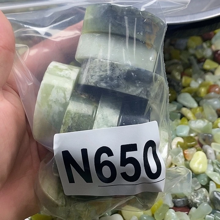 未镶嵌蛇纹石玉鱼缸石