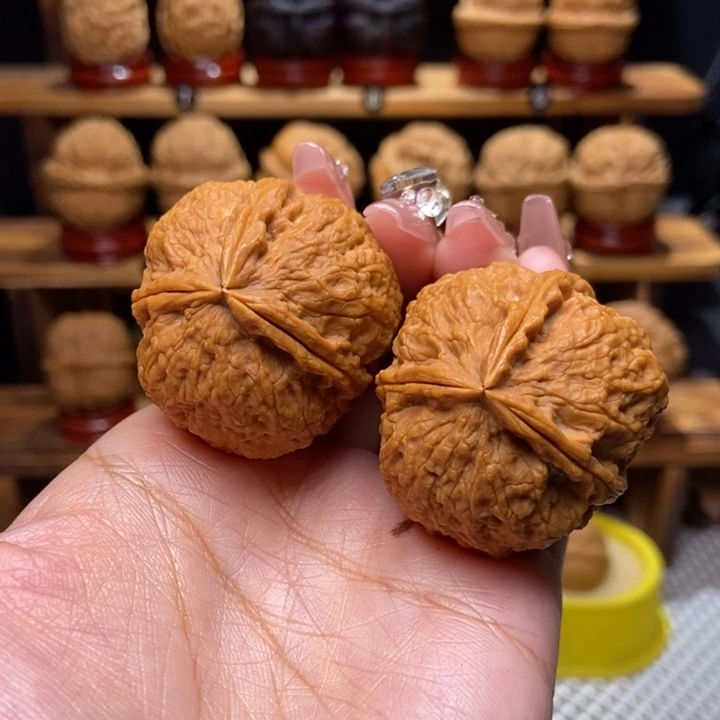 文玩核桃吊坠铁锤三棱15
