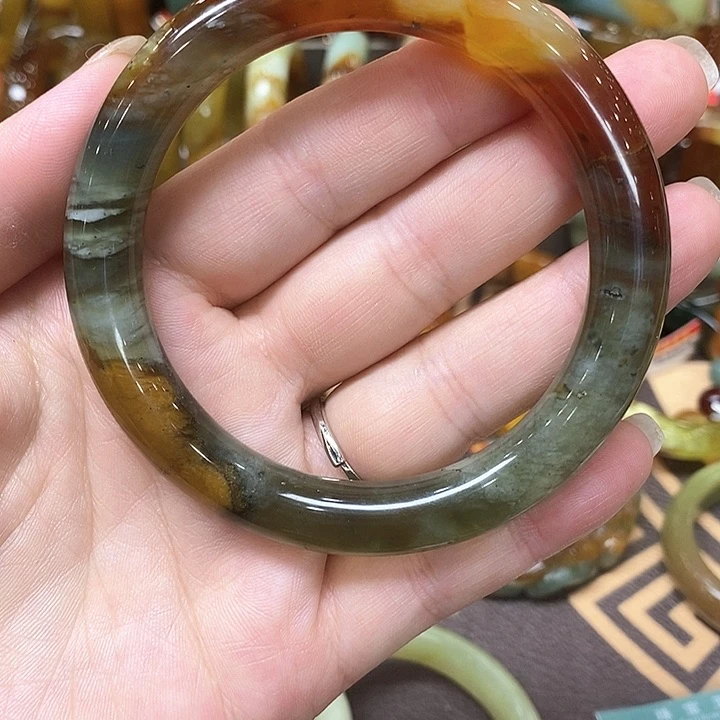 未镶嵌蛇纹石玉手镯一**”