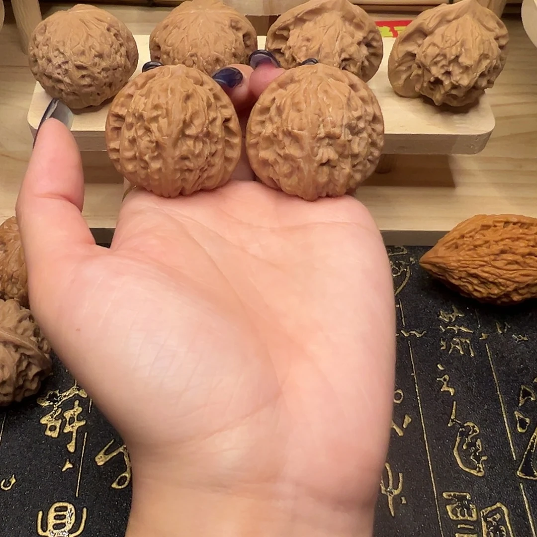 把件桃核白狮子38手把件