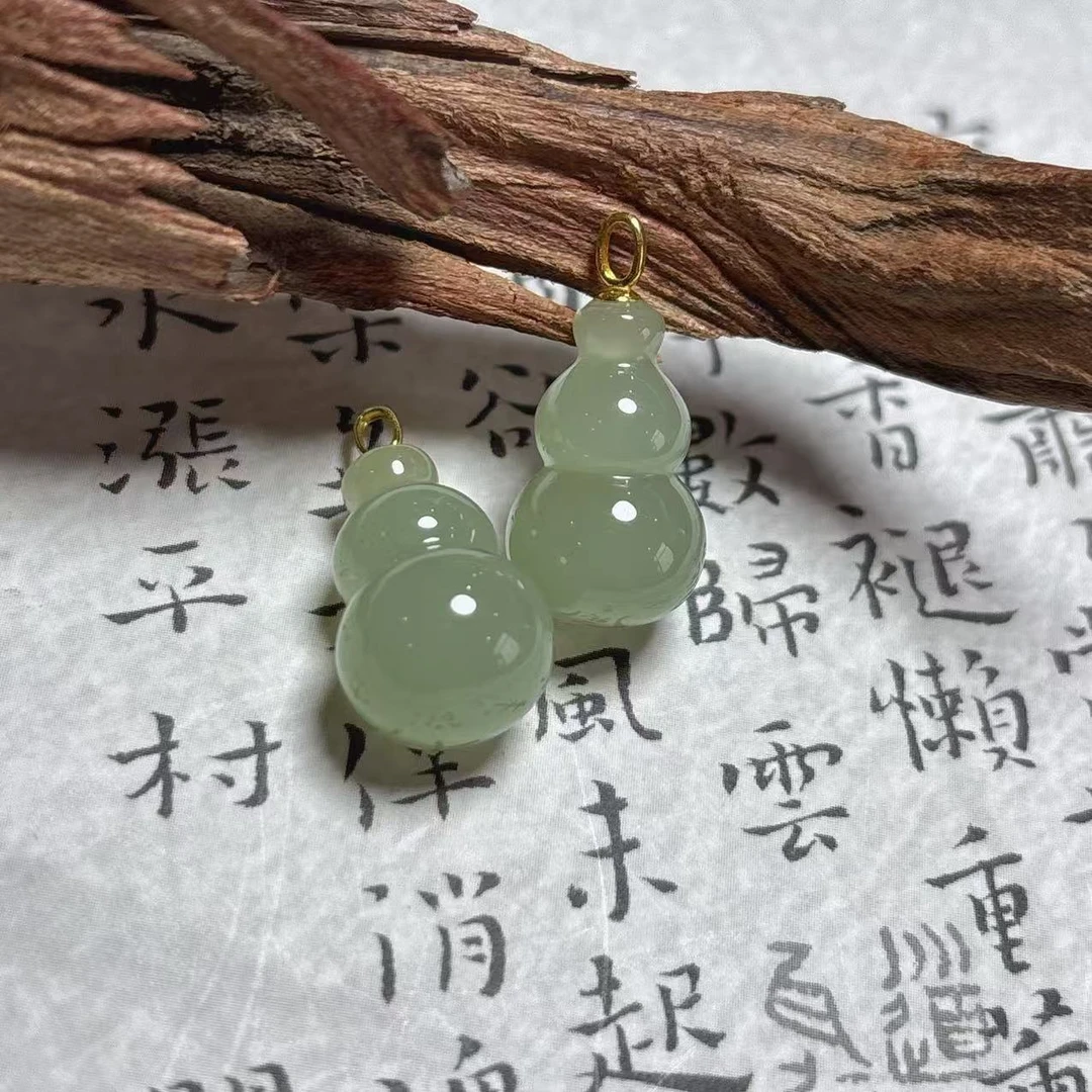 《铁头老猪》WJ021天然和田玉葫芦18k金扣头约12*18mm多样性发其一