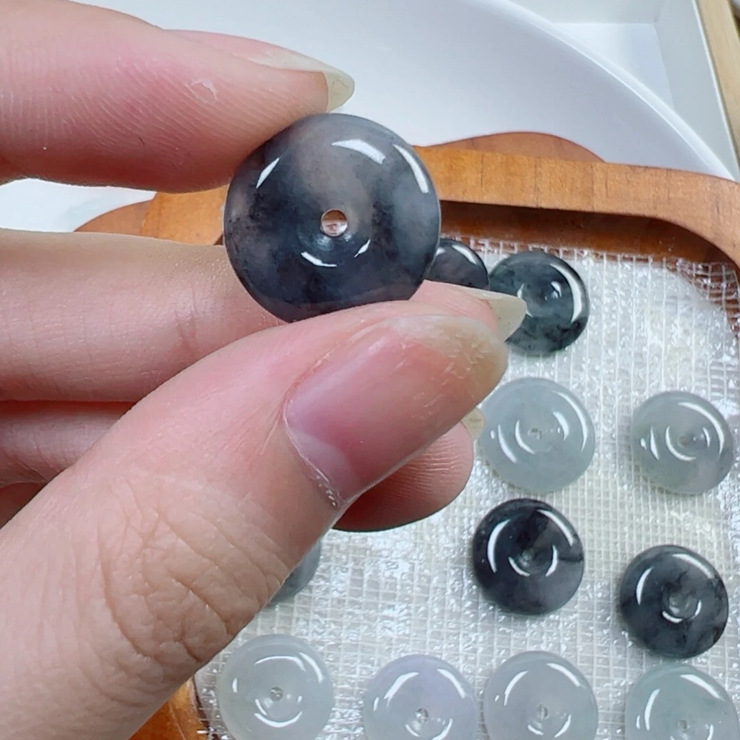 翡翠散珠天****a乌鸡平安扣一个