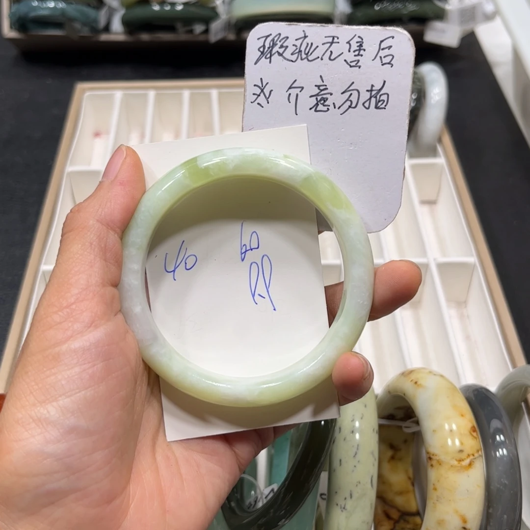 未镶嵌蛇纹石玉手镯
