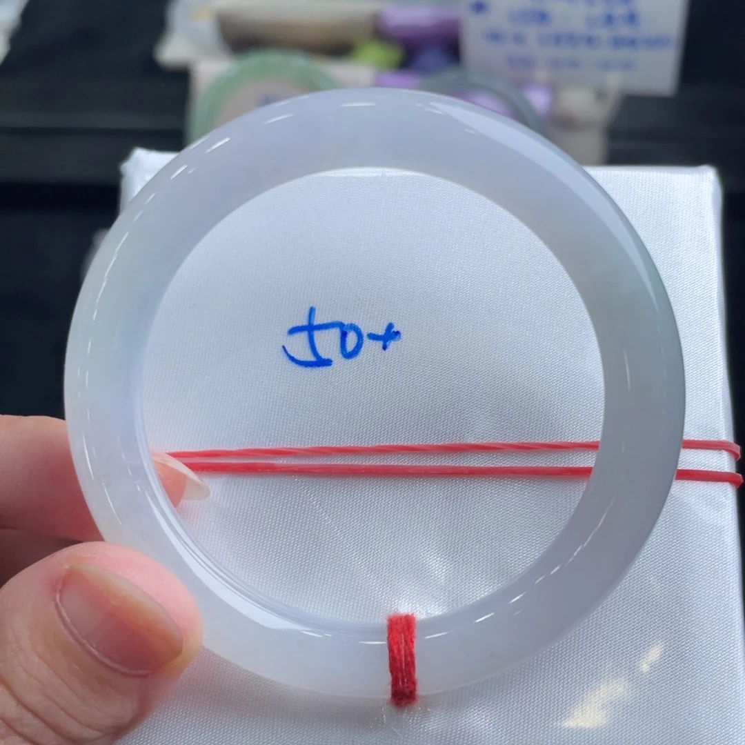 翡翠手镯未镶嵌翡翠手镯