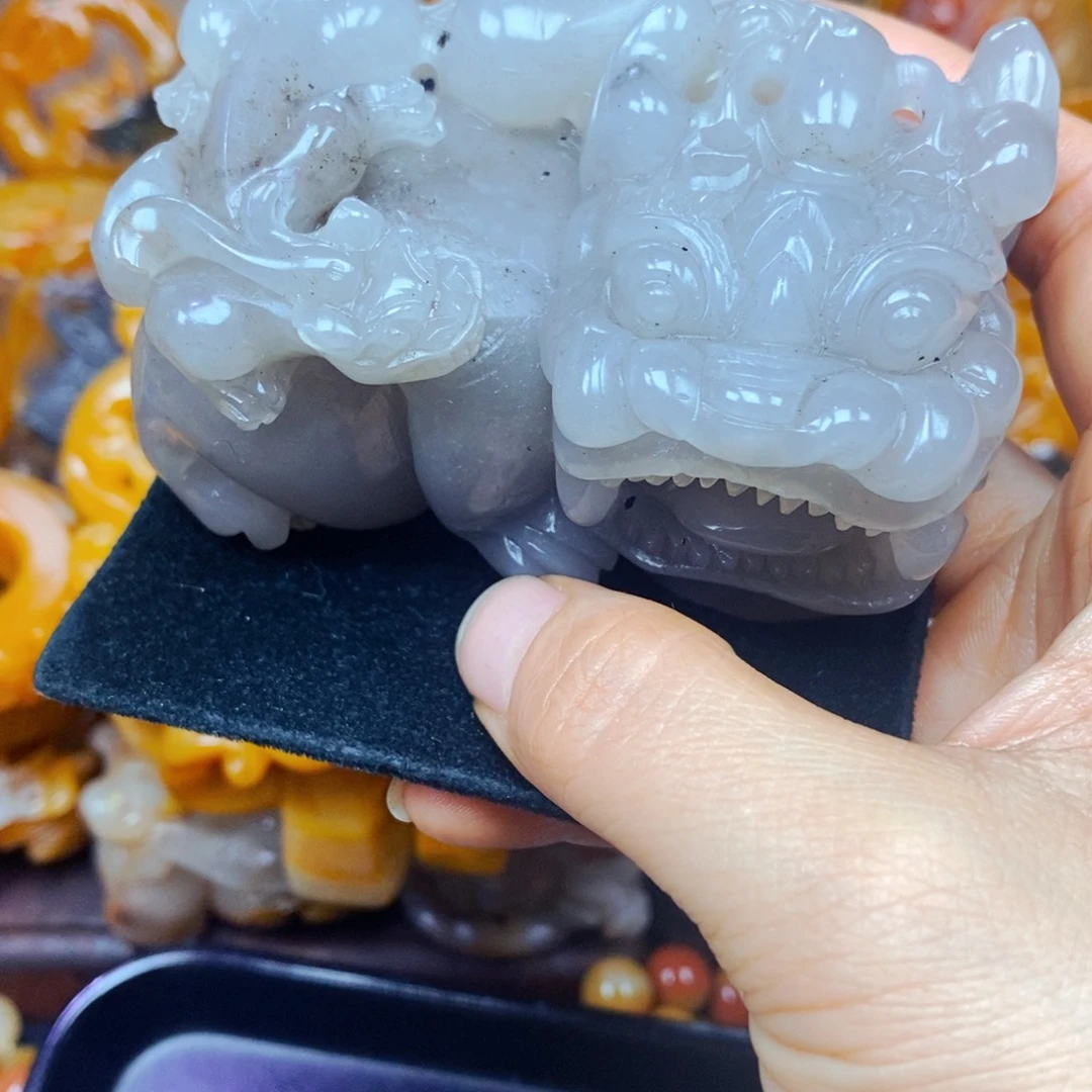 未镶嵌石英质玉（黄龙玉）颈饰