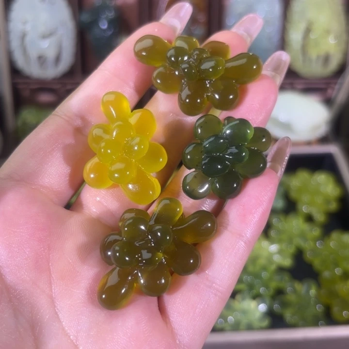 蛇纹石玉未镶嵌颈饰安*?