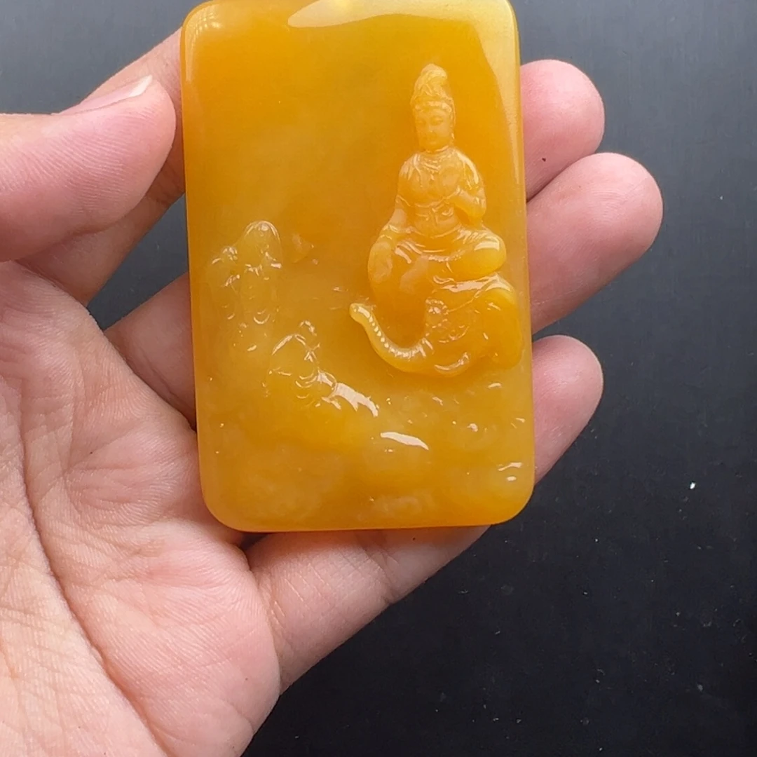 未镶嵌石英质玉（黄龙玉）颈饰