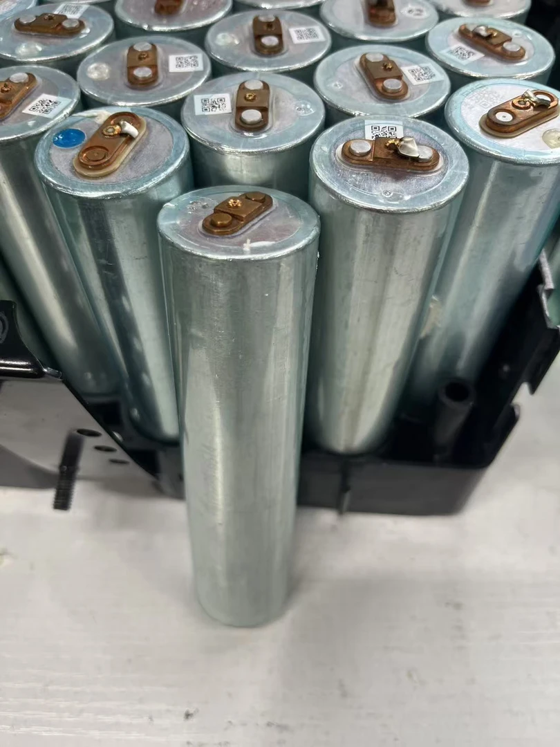 3.2V33140圆柱磷酸铁锂启动电源（一单一个）拆机