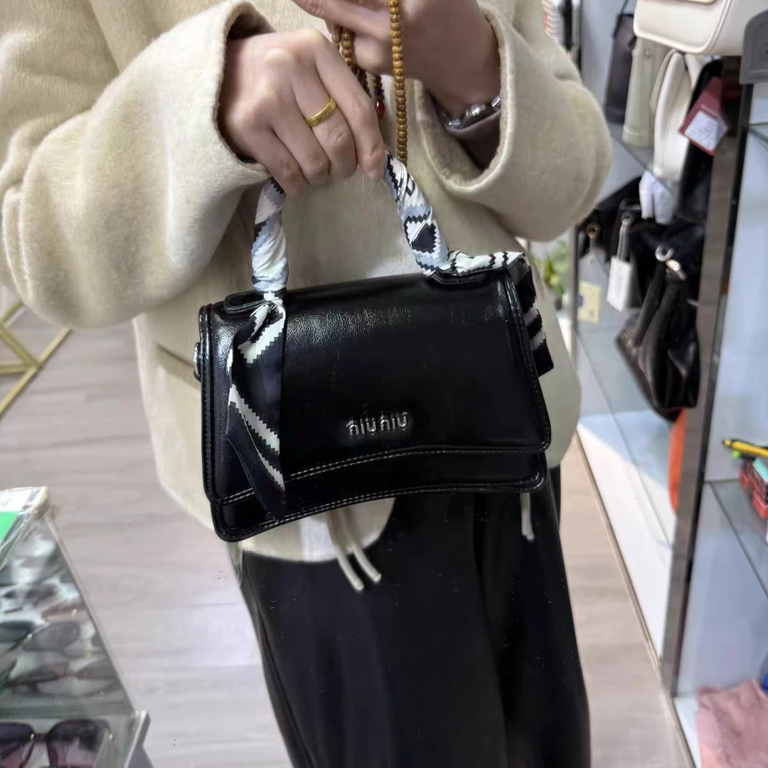 25年小众新款高级质感百搭链条手提单肩斜挎包时尚丝巾手提小方