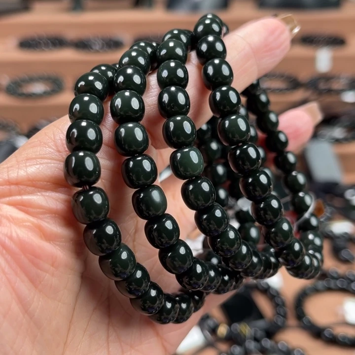 林***仔和田玉未镶嵌手链