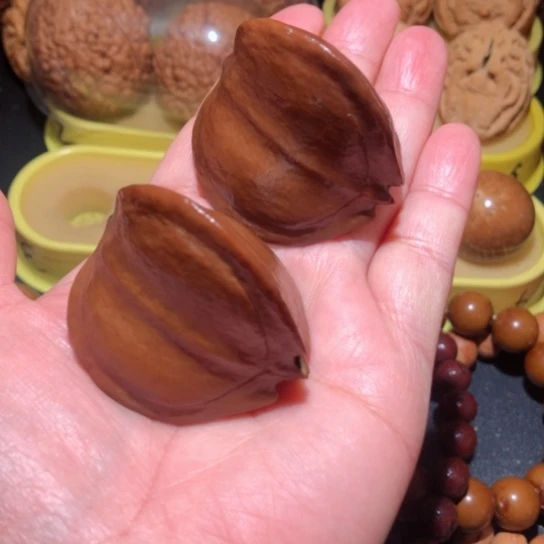 文玩核桃把件异型三角橄榄