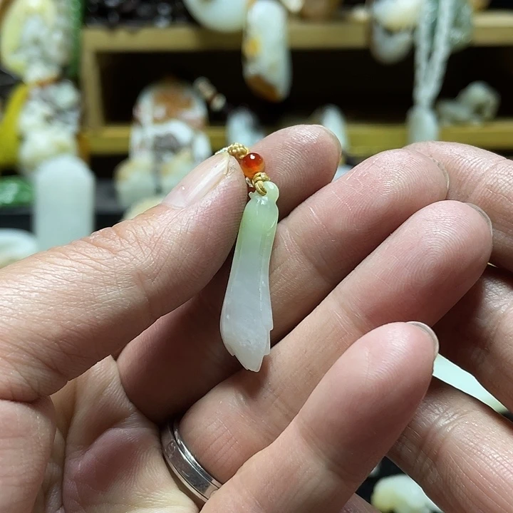 扬***店和田玉未镶嵌颈饰