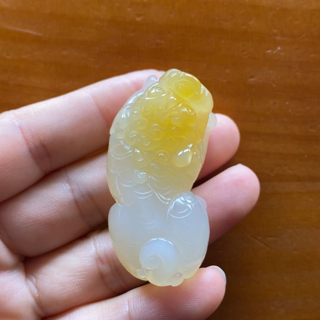 石英质玉（黄龙玉）未镶嵌颈饰
