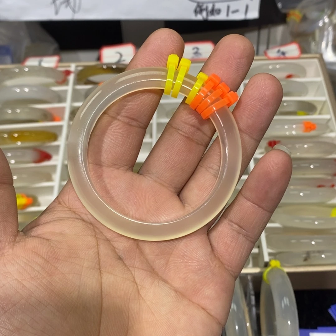 玛瑙/玉髓手镯未镶嵌（****）