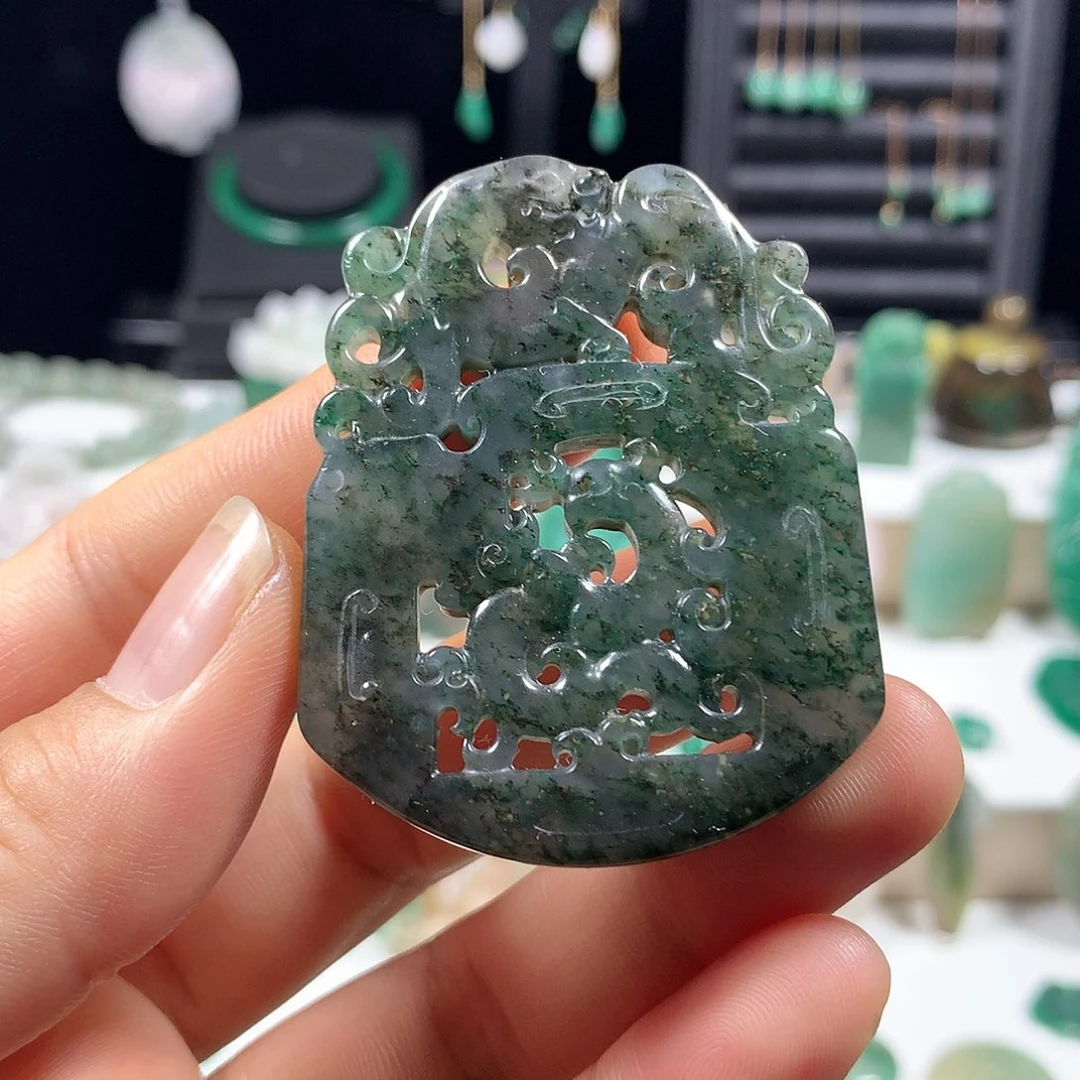 未镶嵌独山玉颈饰