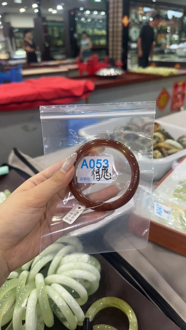 天然岫玉辽阳红手镯圈口60