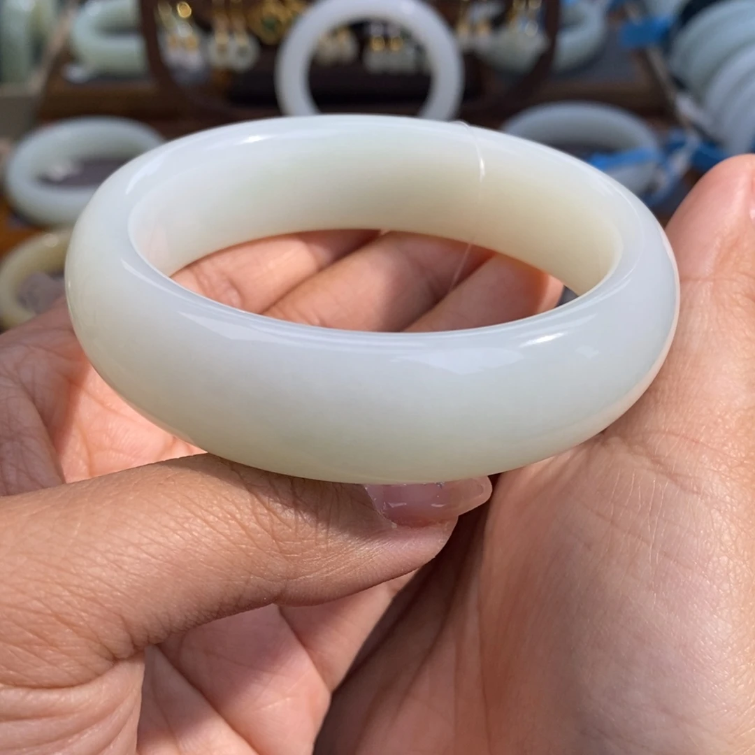 和田玉未镶嵌手镯