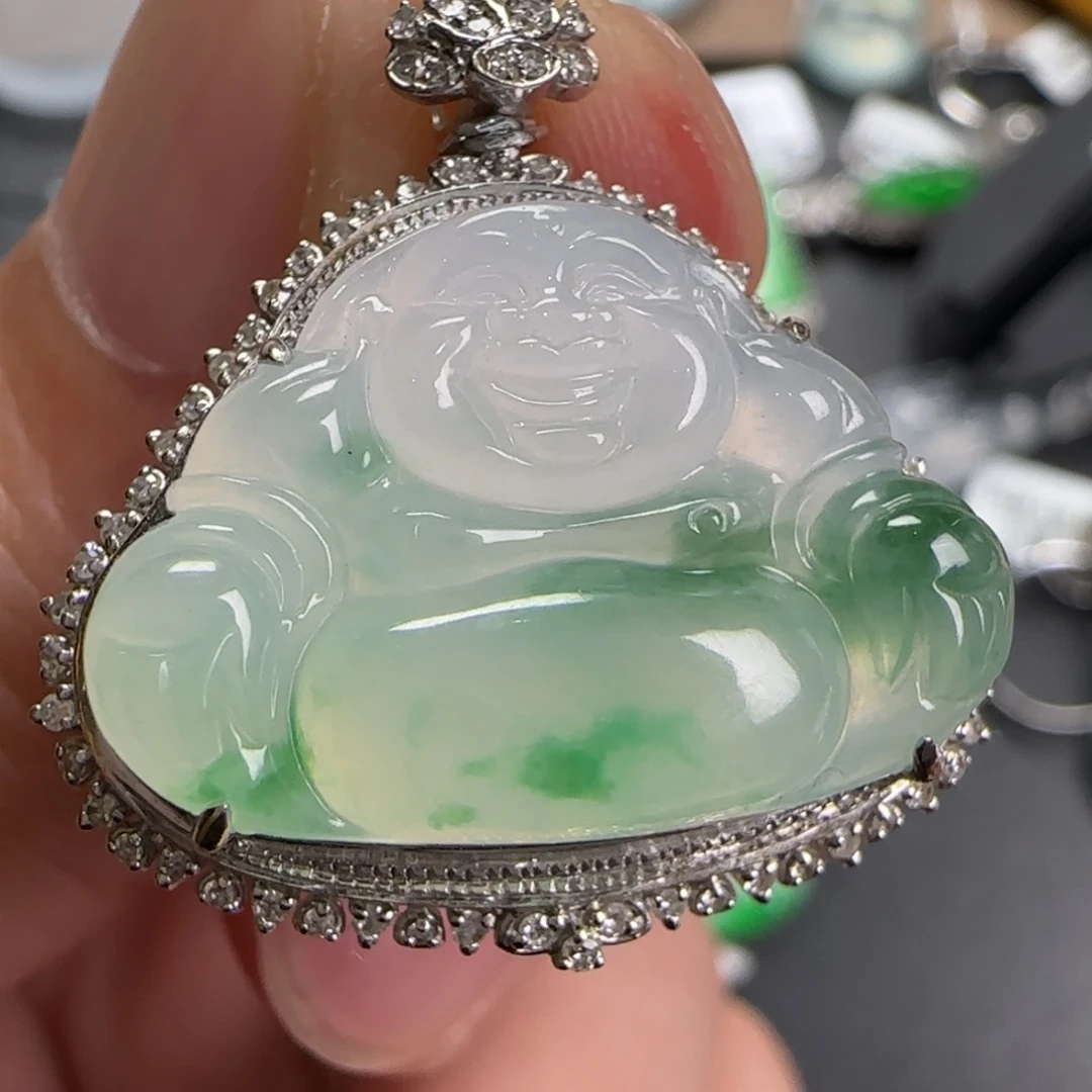 翡翠18K金镶嵌颈饰