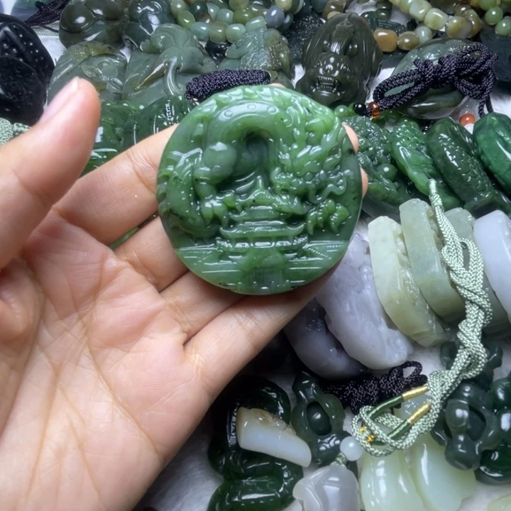 和田玉未镶嵌颈饰