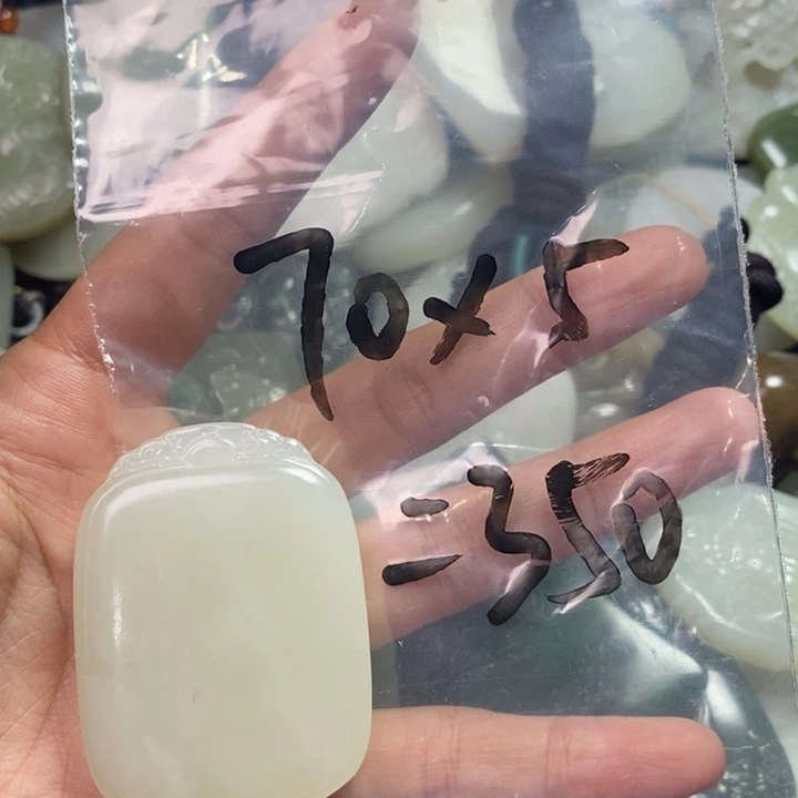 孝***先和田玉未镶嵌颈饰