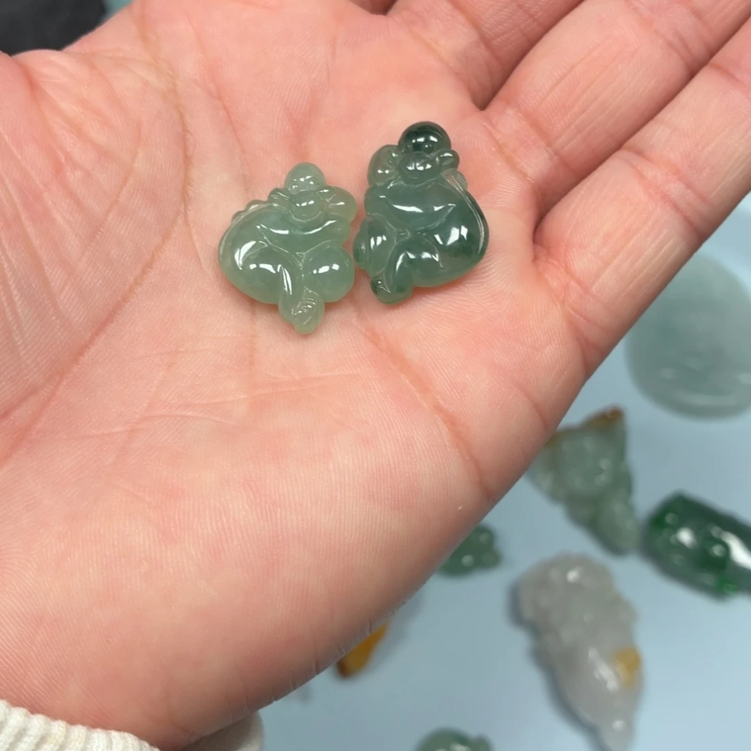 翡翠未镶嵌颈饰猴子一对