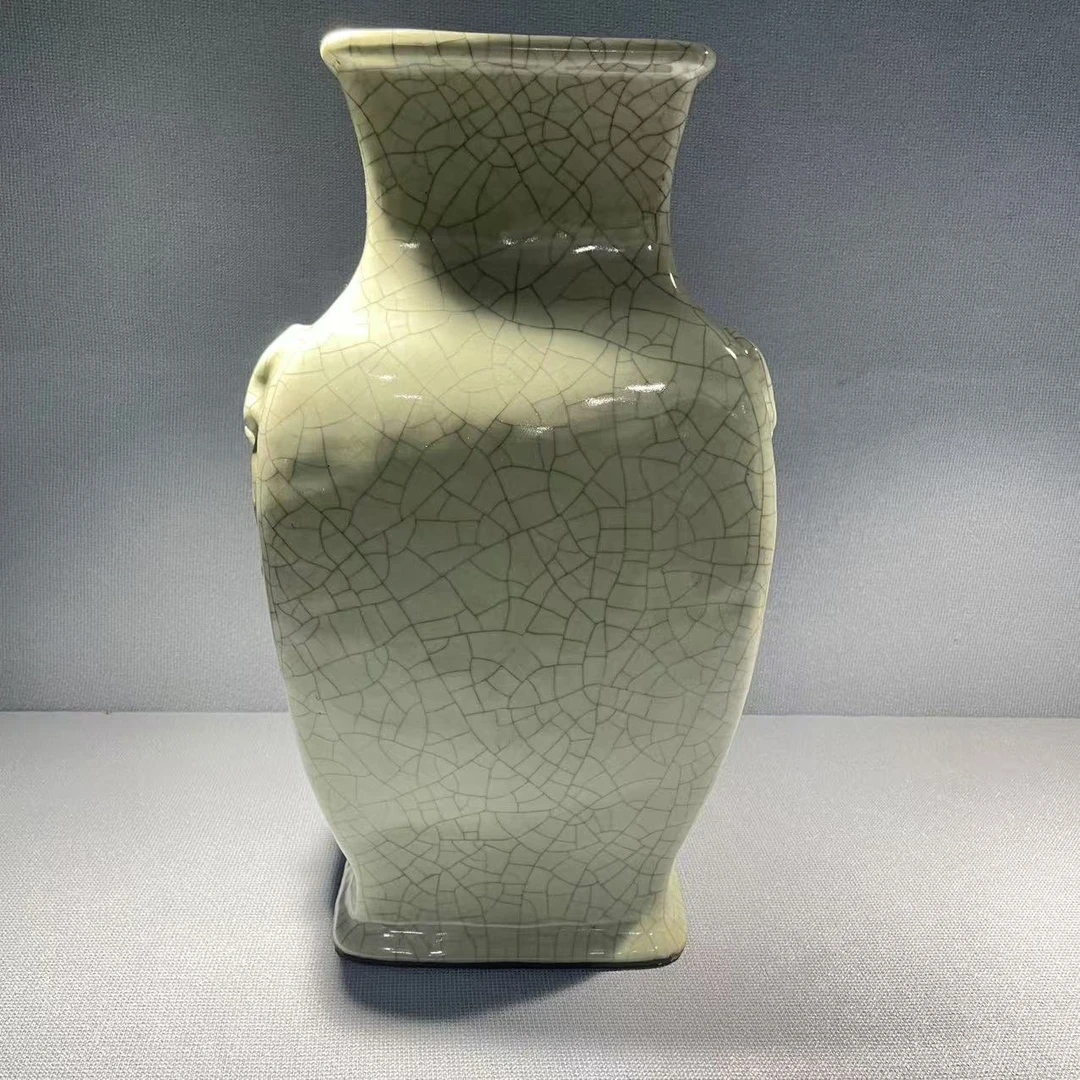 252 清 雍正 仿哥窑四方兽耳尊