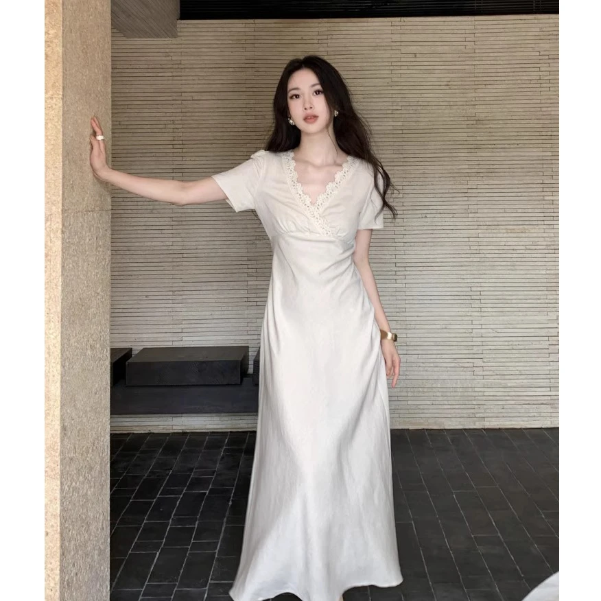 2025夏季新款时尚高级感裙子V领高腰显瘦连衣裙气质简约短袖长裙