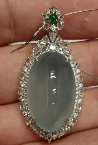 天然缅甸翡翠冰蛋面吊坠